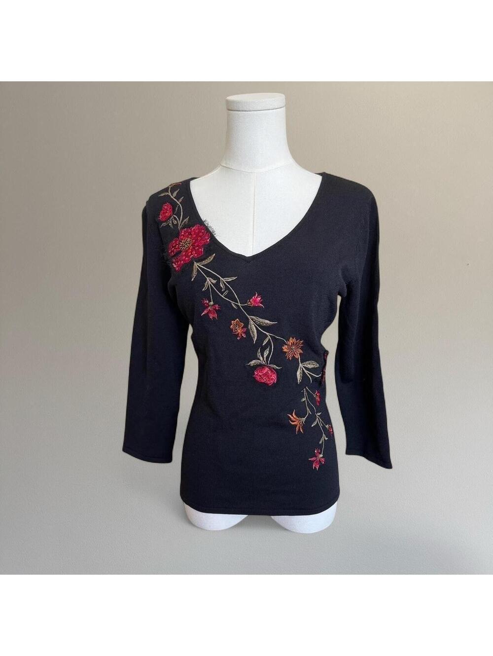 90s embellished floral 3/4 sleeve top from Papell Studio. Size M.